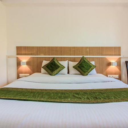 ホテル Treebo Trend Golden Nest ターネー エクステリア 写真